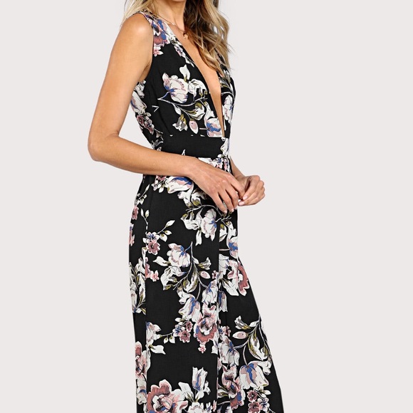 ⚡️🆕Small🥂Floral plunge black  jumpsuit - Picture 3 of 4